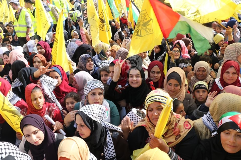 بالفيديو والصور: الآلاف يُحيون الذكرى الـ55 لانطلاقة الثورة الفلسطينية وحركة فتح في غزّة