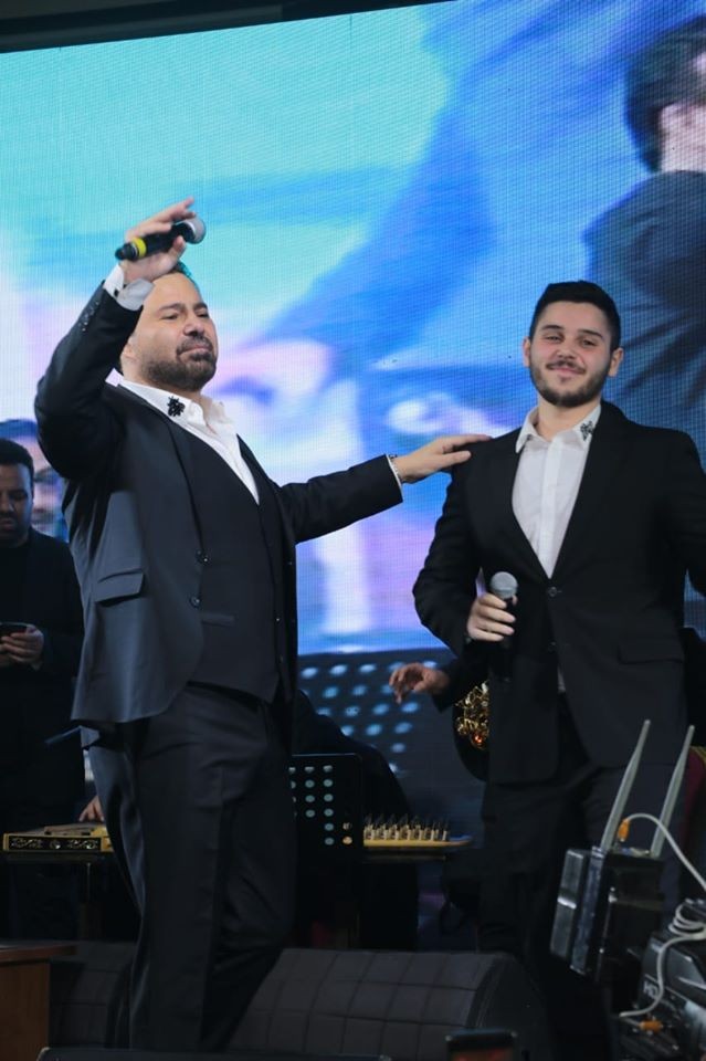بالفيديو والصور: نجل  الفنان اللبناني "عاصي الحلاني" يشاركه حفل رأس السنة لأول مرة!
