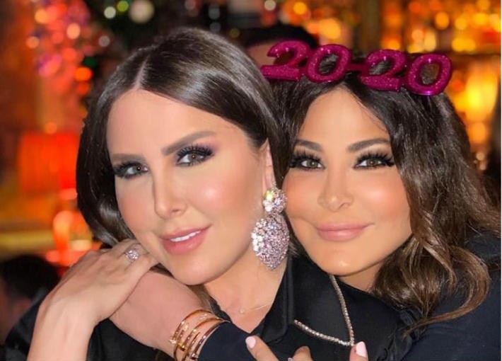 بالصور: النجمة اللبنانية "إليسا" تستقبل العام الجديد مع شقيقتها