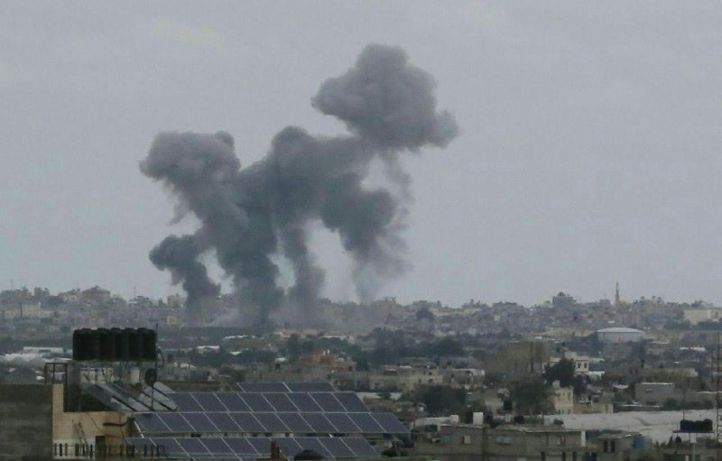 شاهد: طائرات ومدفعية الاحتلال تقصف مواقع تابعة للمقاومة في غزّة