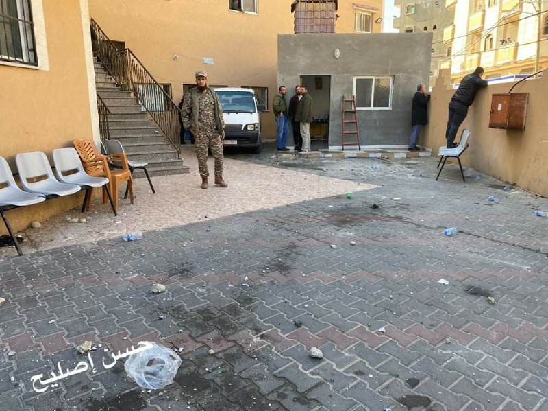شاهد: إصابات إثر مواجهات مع الشرطة في محيط المستشفى الجزائري بخانيونس