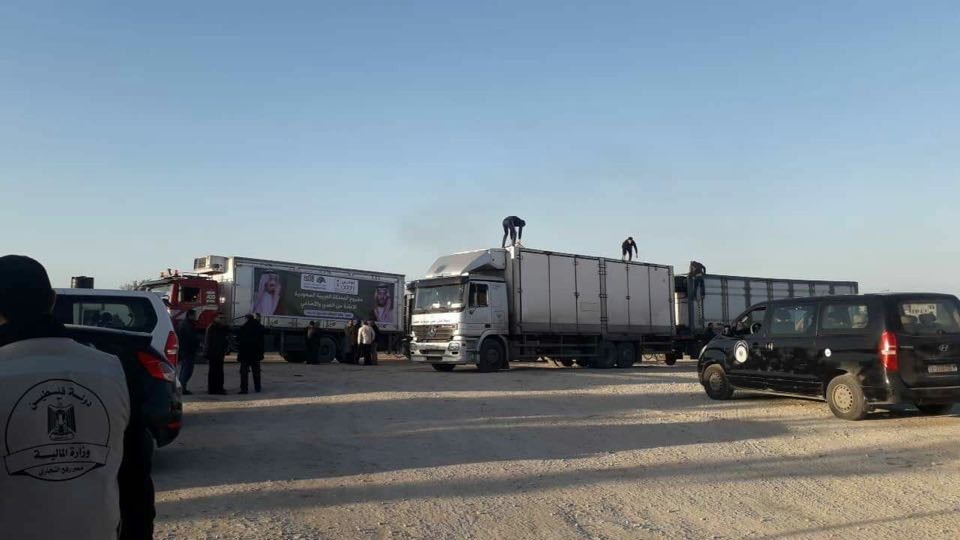 وصول 15 شاحنة لحوم إلى قطاع غزة من السعودية