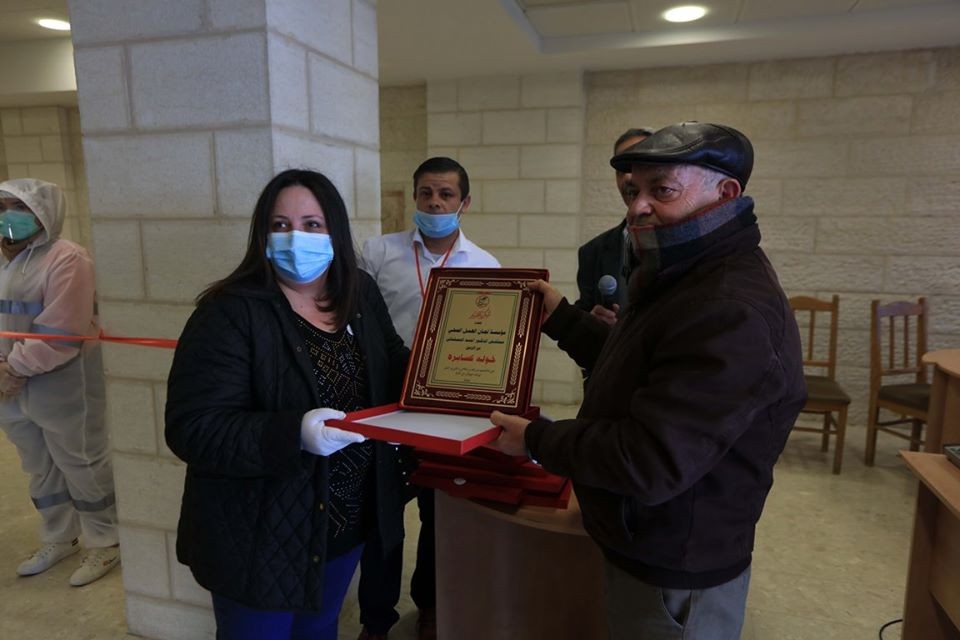 شاهد: مغادرة طاقم طبي مستشفى ببيت ساحور بعد انتهاء مدة الحجر الصحي