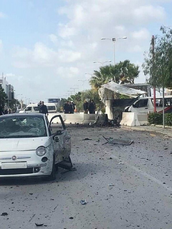 تفجير انتحاري أمام السفارة الأمريكية في تونس