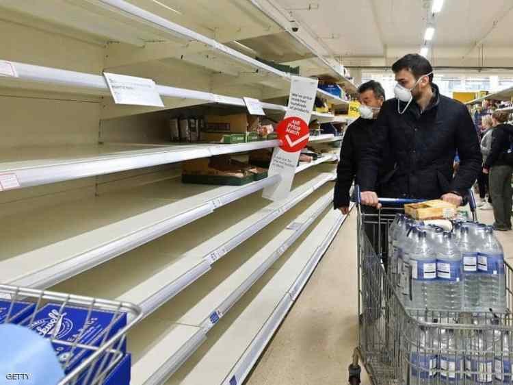 بالصور: متاجر البقالة البريطانية تناشد "المتسوقين" بالتوقف عن الشراء