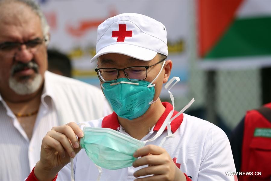 شاهد: خبراء صينيون يُقدمون مساعدات طبية لعراقيين في بغداد
