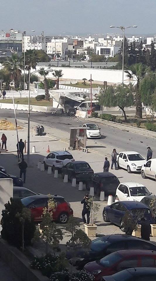 تفجير انتحاري أمام السفارة الأمريكية في تونس