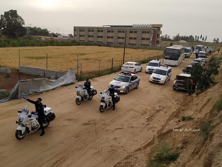 شاهد: وكالة "خبر" ترصد لحظة مغادرة 321 مواطناً لمراكز الحجر الصحي بغزة