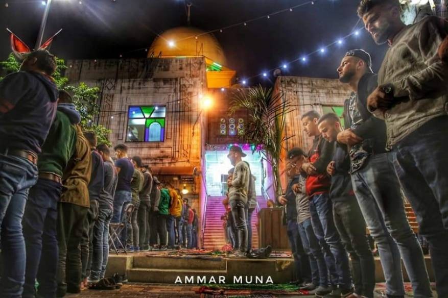 الفلسطينيون يؤدون صلاة الفجر في مساجد الضقة الغربية