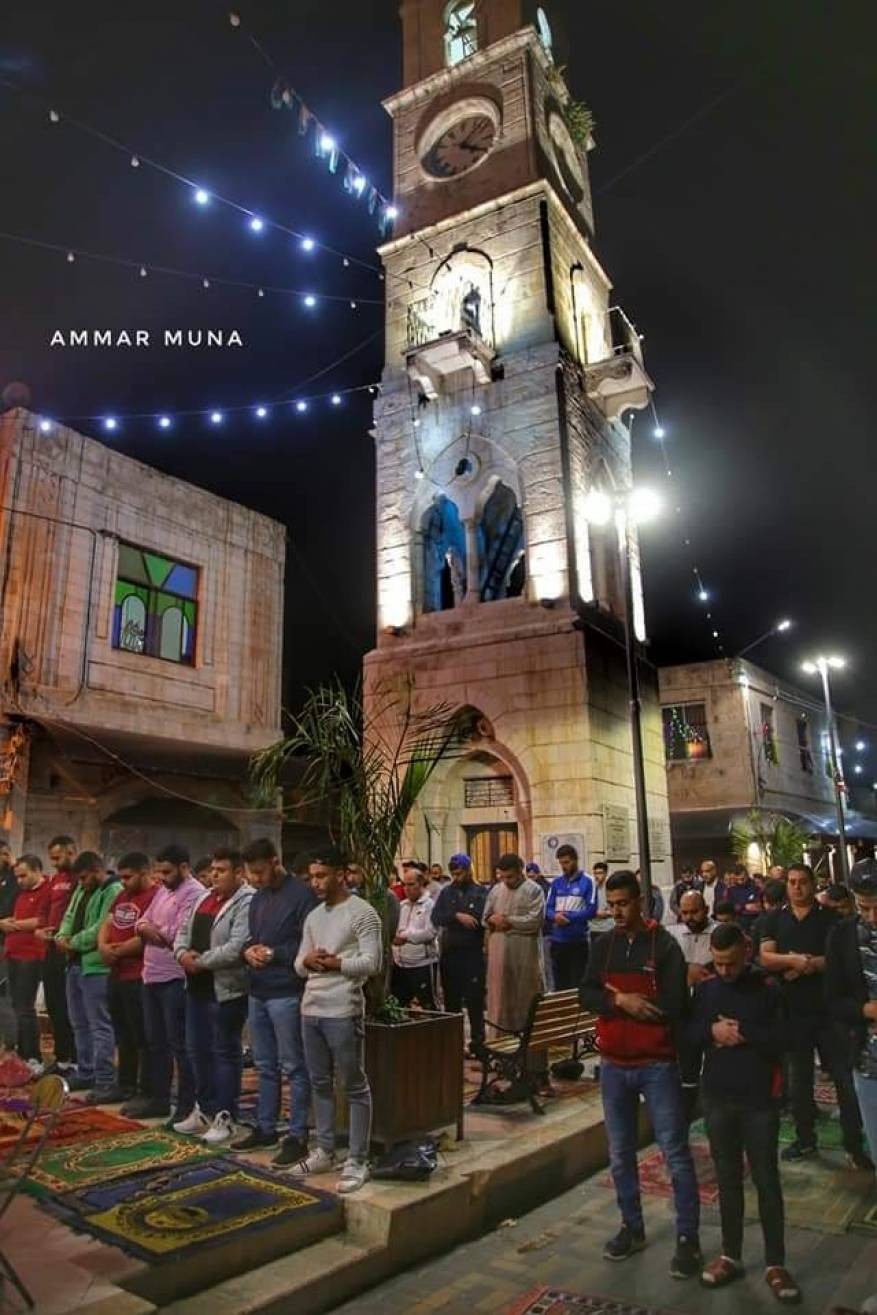 الفلسطينيون يؤدون صلاة الفجر في مساجد الضقة الغربية