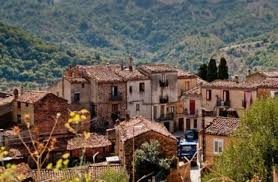 بالصور: قرية "إيطالية" تعرض منازلها للبيع مقابل يورو واحد