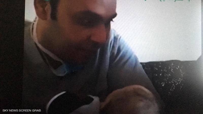 بالفيديو: طبيب مصري فقد بصره بسبب "كورونا" يرزق بطفل بعد 11 عاماً
