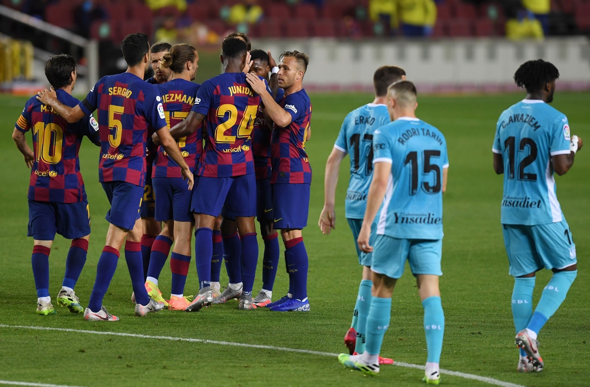بالصور : برشلونة يتربع على عرش الليجا بفوز باهت على ليغانيس