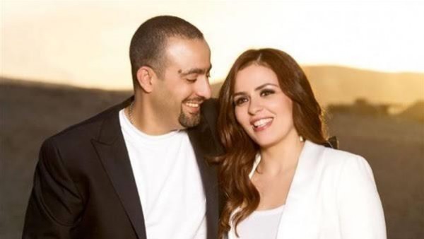 شاهدوا: النجم  "أحمد السقا" وزوجته يبدآن العزل ويجريان الكشف الطبي بعد إصابة دينا حويدق بكورونا
