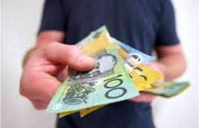 بالصور: رجل "استرالي" شارك في "اليانصيب" 40 عاماً بنفس الأرقام وأصبح ثريا