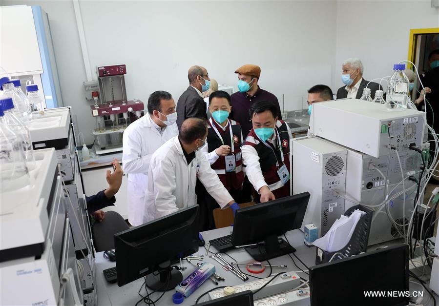 شاهد: وفد طبي صيني يزور مشافي رام الله للاطلاع على آلية مواجهة كورونا