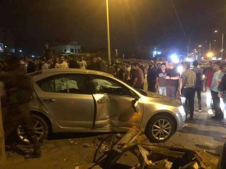 شاهد: إصابات بانقلاب مركبة على شارع بحر مدينة غزّة