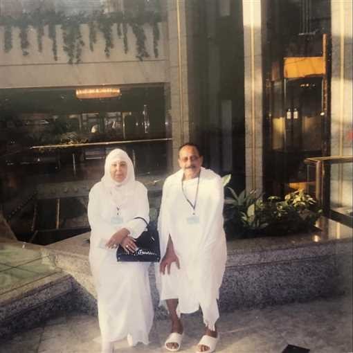 شاهدوا: صور نادرة للفنانة الراحلة "رجاء الجداوي" في الحج مع زوجها وحفيدتها