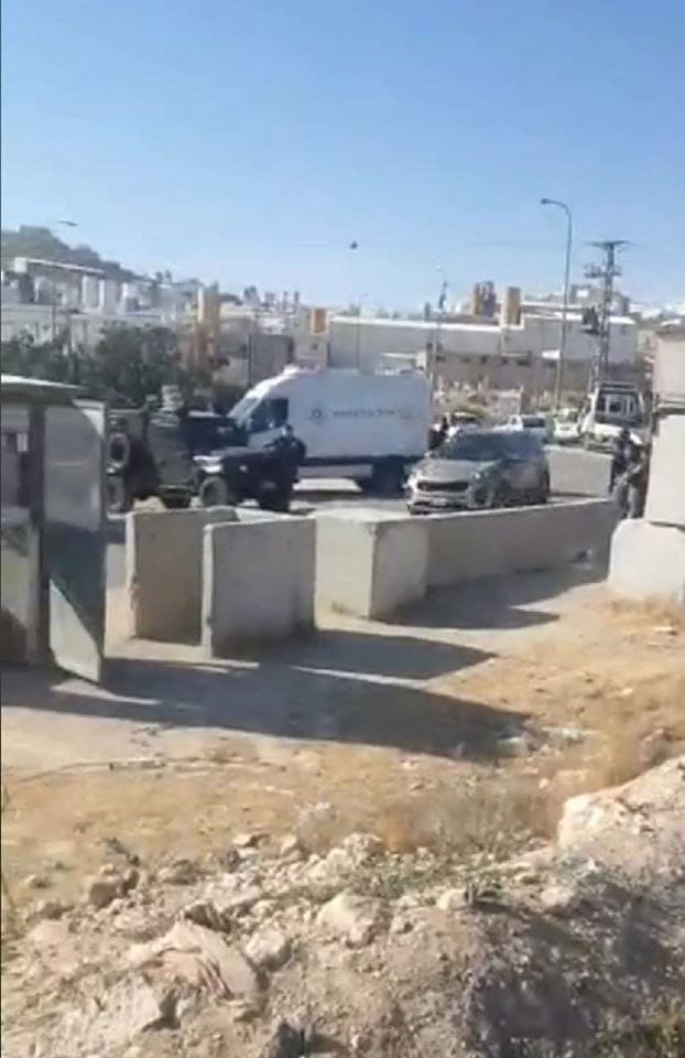 إصابة طفلة إثر دهسها بجيب عسكري "إسرائيلي" في الخليل