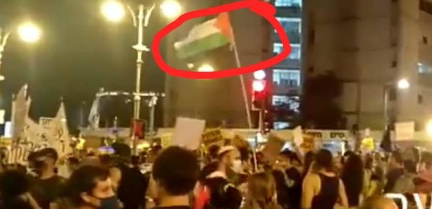نتنياهو يستنكر رفع علم فلسطين خلال الاحتجاجات ضده