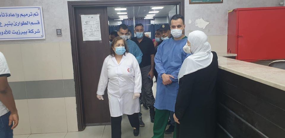 الكيلة تعايد العاملين والمرضى في مجمع فلسطين الطبي و"هوغوتشافيز"