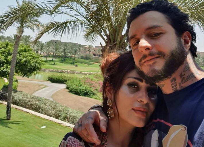 بالصور: "أحمد الفيشاوي" يستمتع بالإجازة برفقة زوجته
