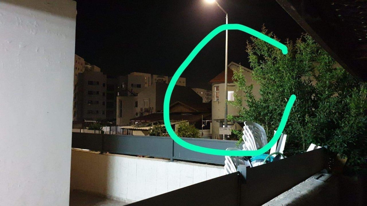 شاهد: 5 إصابات وتضرر مبنى في سديروت بعد إطلاق صواريخ من غزة