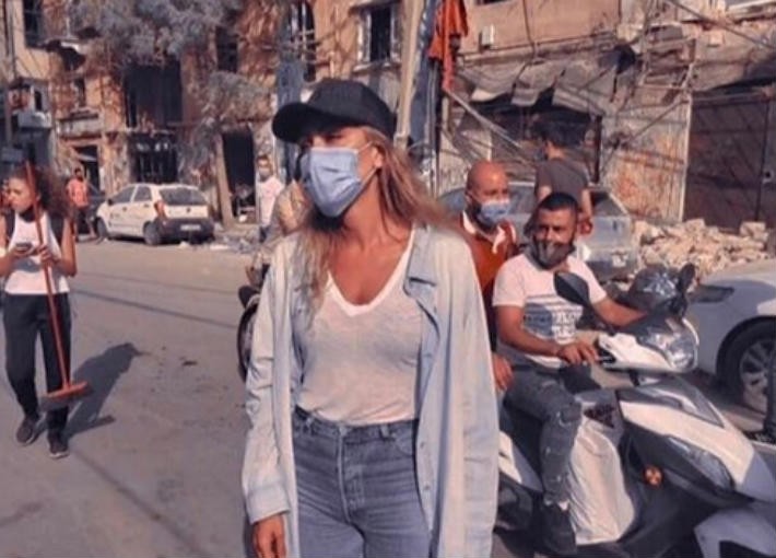 بالفيديو: "مايا دياب" تساعد الأسر المنكوبة في انفجار مرفأ بيروت