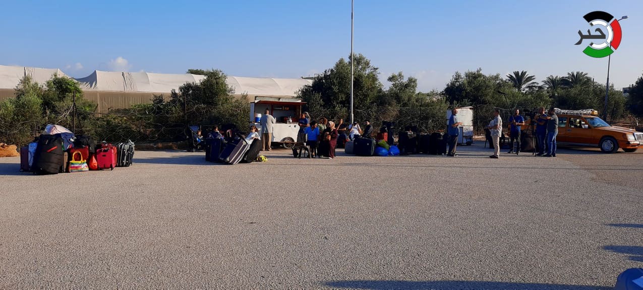 شاهد: وكالة "خبر" ترصد دخول المسافرين عبر معبر رفح البري إلى الأراضي المصرية