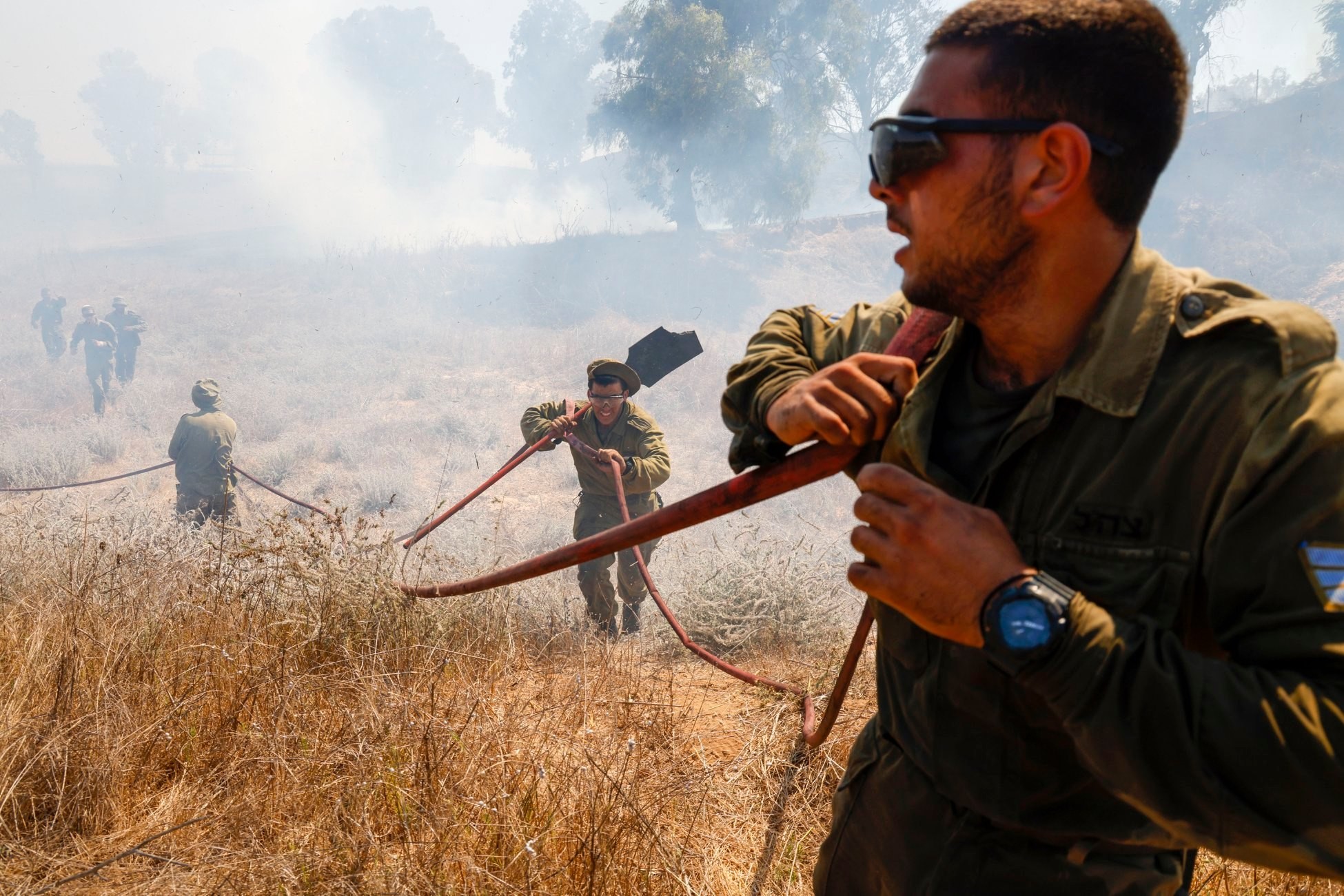 بالصور: سقوط بالونات حارقة من غزة في إحدى قواعد سلاح الجو الإسرائيلي