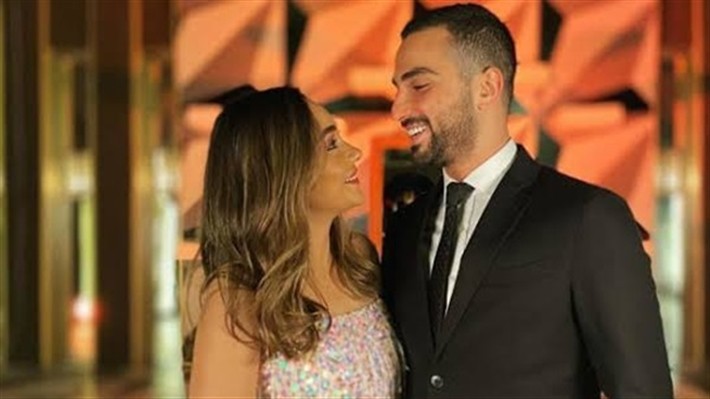 بالفيديو: كيف بدأت قصة حب النجم "محمد الشرنوبي" وزوجته؟