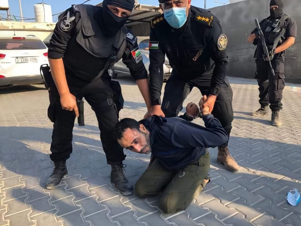 شرطة غزة تلقي القبض على أحد المتهمين بقتل المواطن جبر القيق