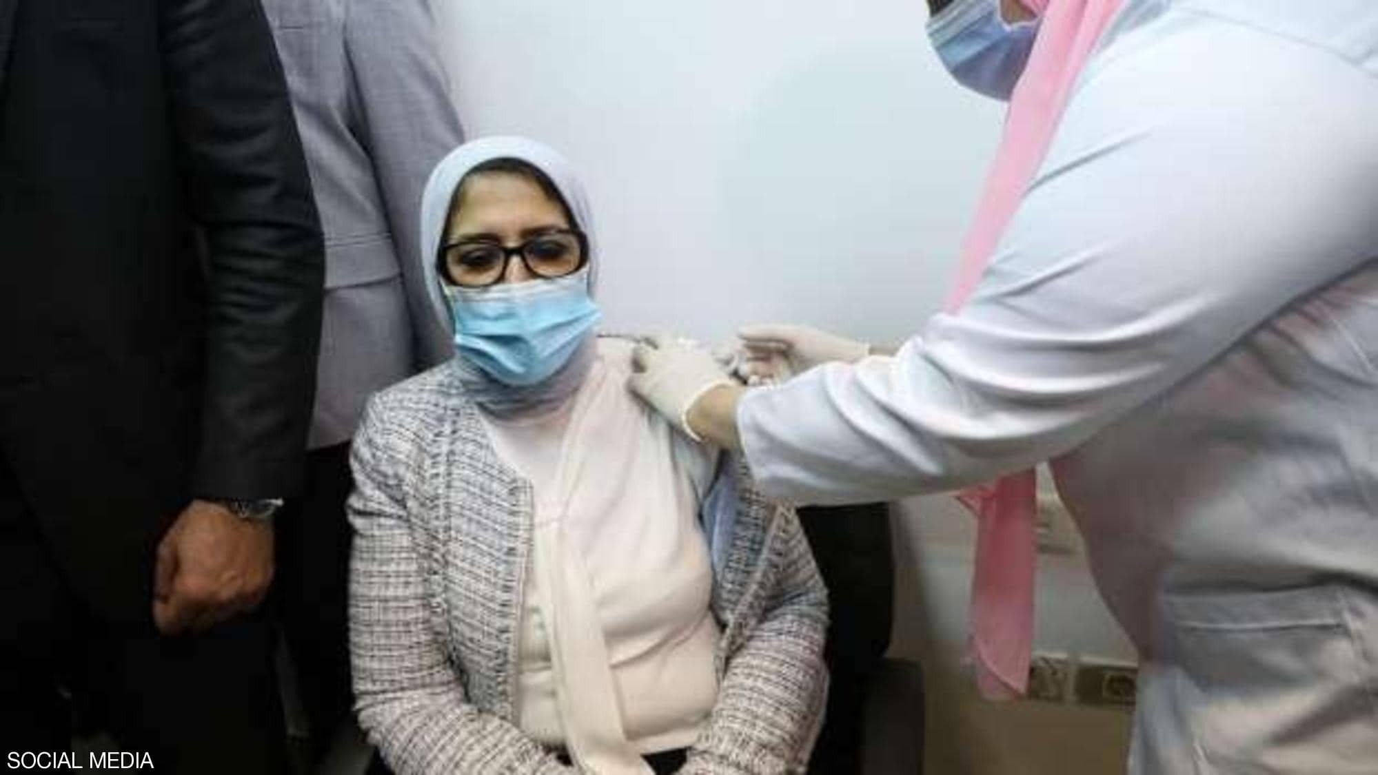 وزيرة الصحة المصرية تشارك في التجربة الإكلينيكية للقاح كورونا