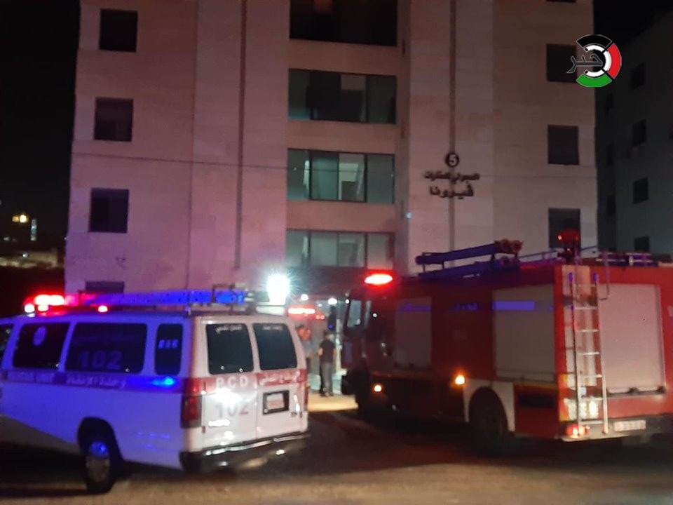 شاهد بالفيديو: 6 إصابات بانفجار داخل شقة سكنية في رام الله