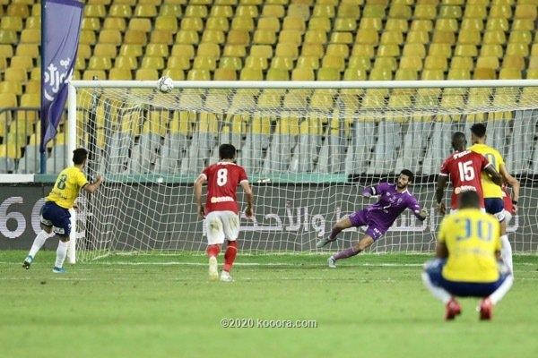 بالصور : الاهلي يسحق الاسماعيلي ويلامس درع الدوري