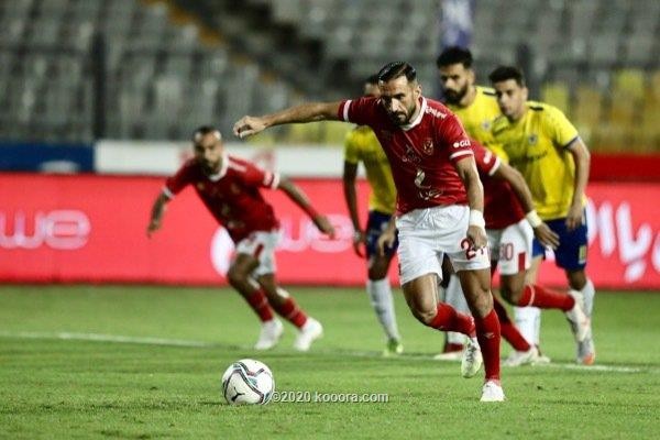 بالصور : الاهلي يسحق الاسماعيلي ويلامس درع الدوري