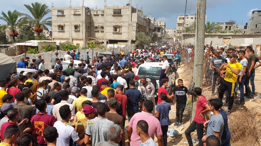 مئات المواطنين يشيعون جثمان البشيتي في خانيونس