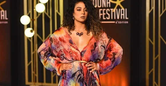شاهدوا: الممثلة التونسية "سارة حناشي" اجرأ إطلالة في ثاني أيام مهرجان الجونة