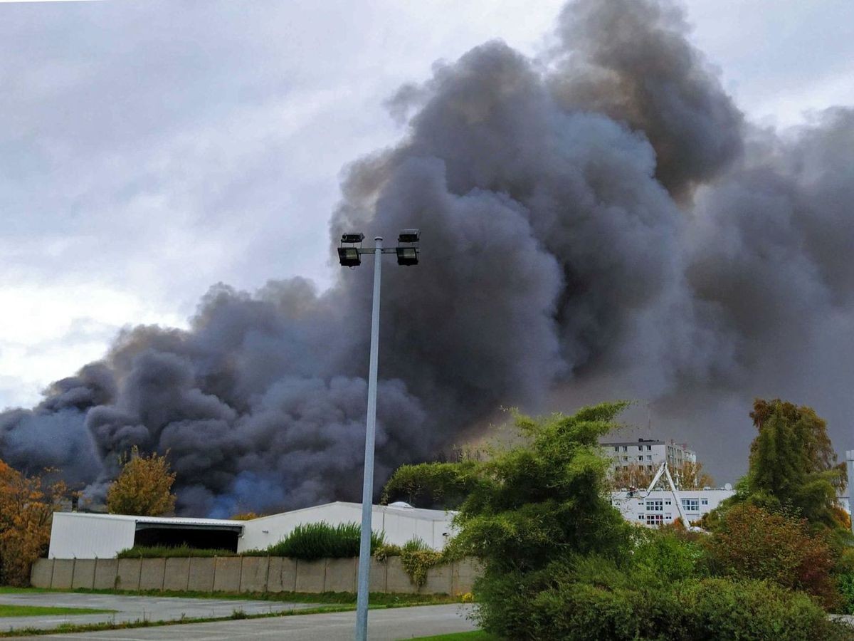 شاهد: حريق في فرنسا اليوم بميناء لوهافر التجاري