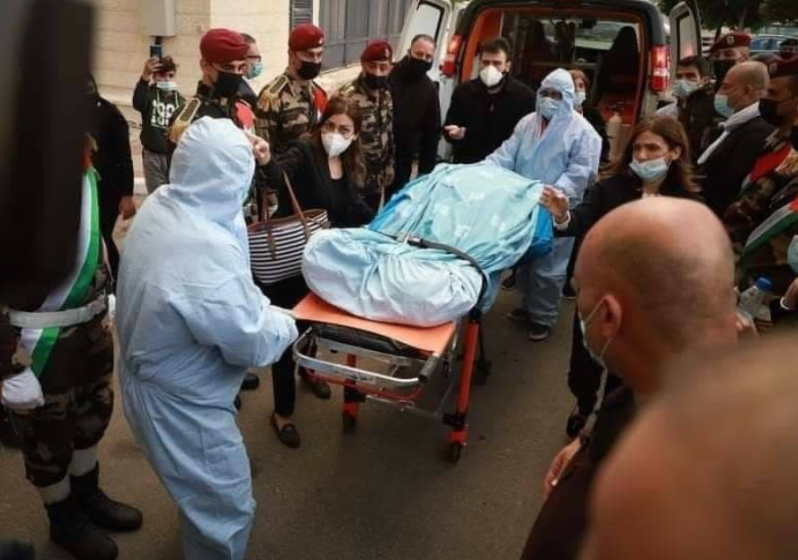 وصول جثمان القيادي صائب عريقات إلى المستشفى الاستشاري برام الله