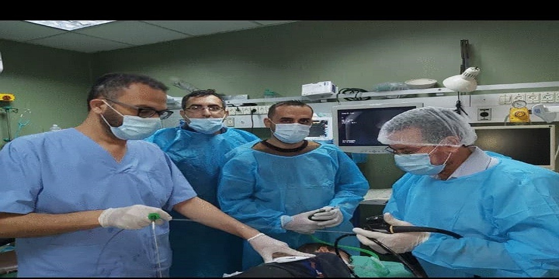 فريق طبي بغزة ينقذ حياة طفل ابتلع مسمارًا بطول 6 سم