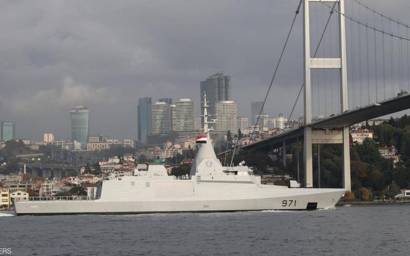 صحيفة تركية تنشر صورًا لعبور سفن حربية مصرية مضيق البوسفور