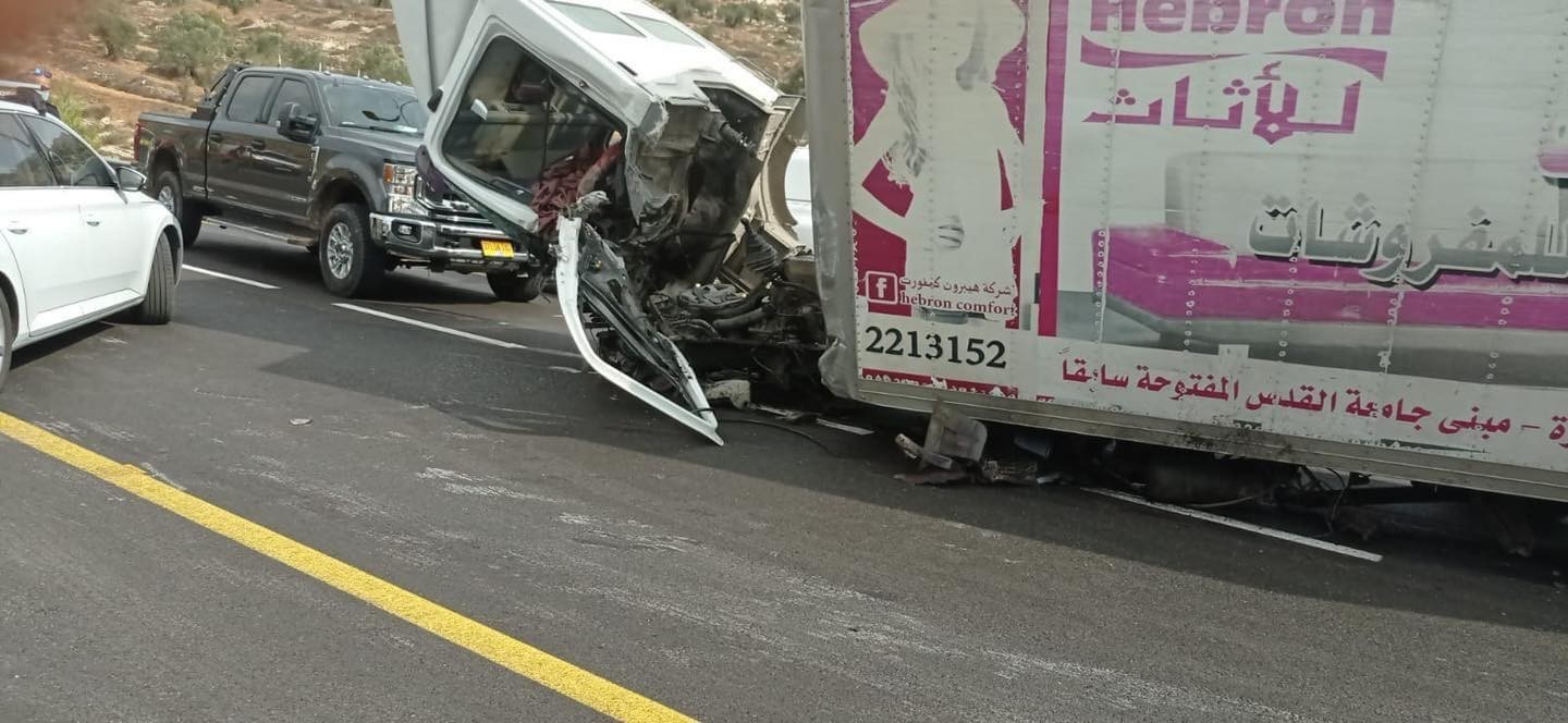 بالصور: مصرع شاب جراء حادث سير شرق رام الله