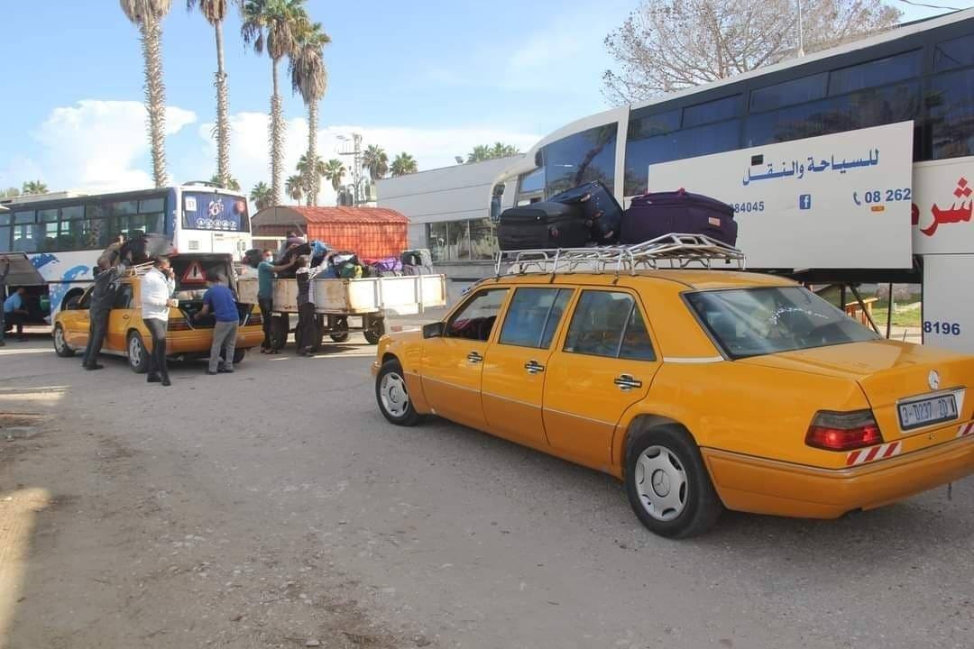 بدء مغادرة حافلات المسافرين باتجاه الجانب المصري