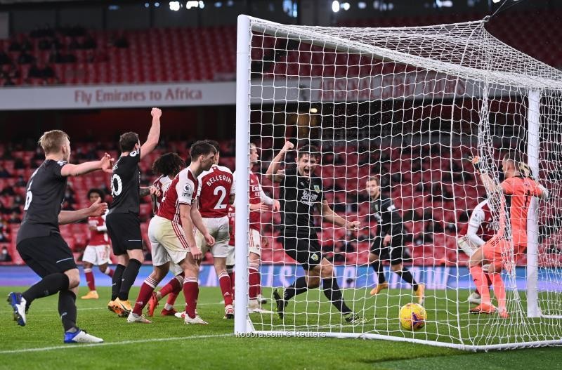 بالصور : ارسنال يواص سقوطه بخسارته أمام ضيفه بيرنلي (1-0)