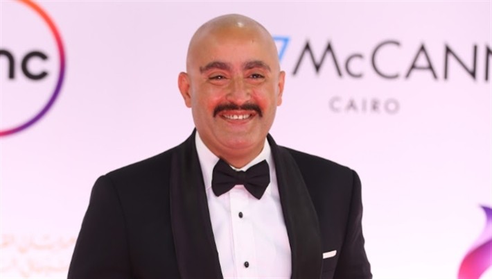 شاهدوا: الممثل المصري "أحمد السقا" بـ لوك "نسل الأغراب" في افتتاح القاهرة السينمائي الـ42