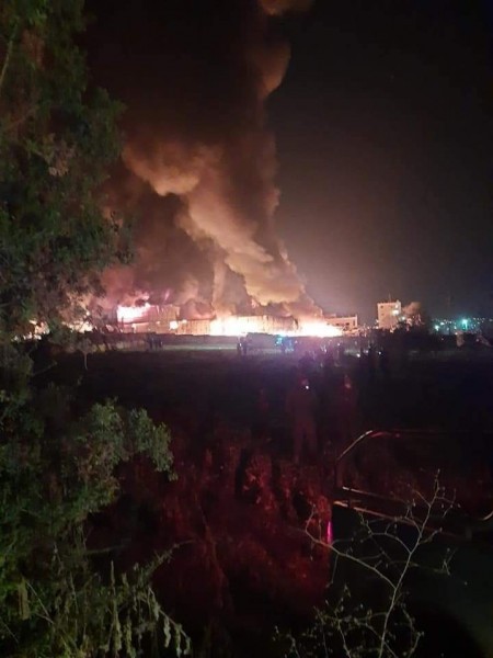 اندلاع حريق داخل مصنع للبلاستيك شمال الخليل