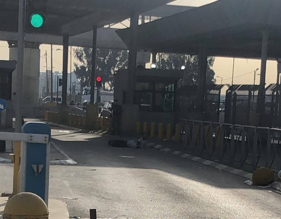 الاحتلال يطلق النار على شاب بالقدس بزعم تنفيذه عملية طعن