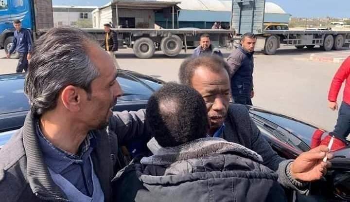 شاهد: وصول القياديّين بـ"فتح" توفيق أبو خوصة وماهر مقداد إلى غزّة