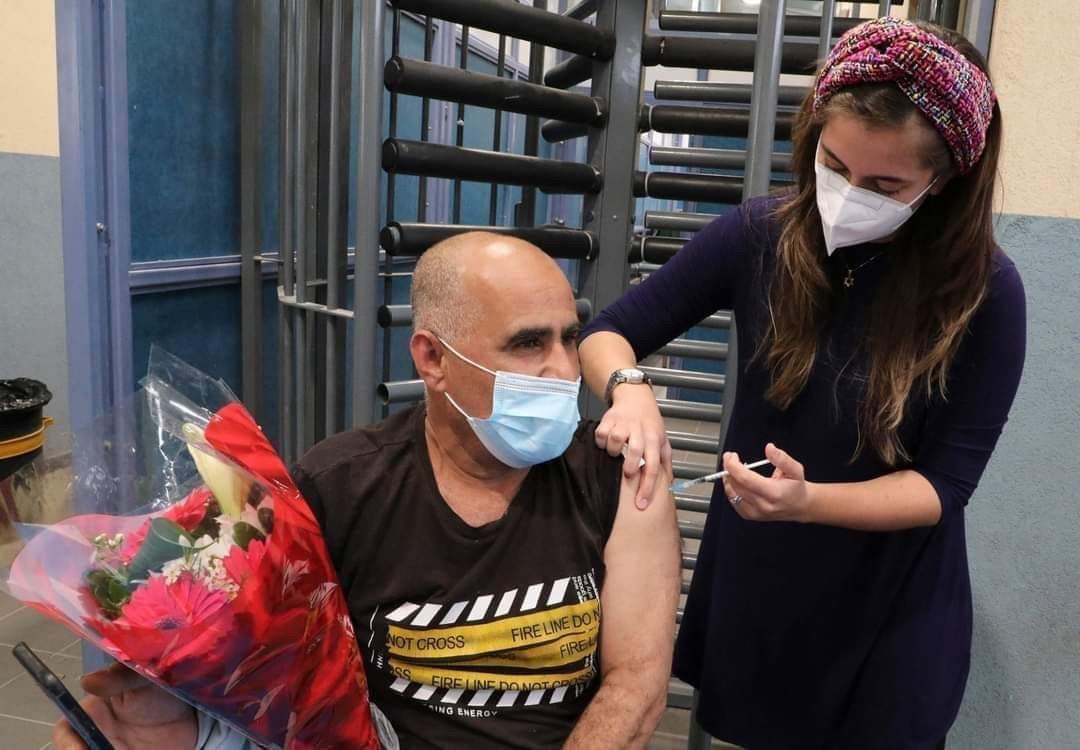 استكمال تطعيم العمال الفلسطينيين ضد فيروس "كورونا"